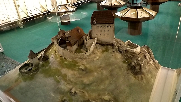 Hmotový rekonstrukční model hradu Košťálov